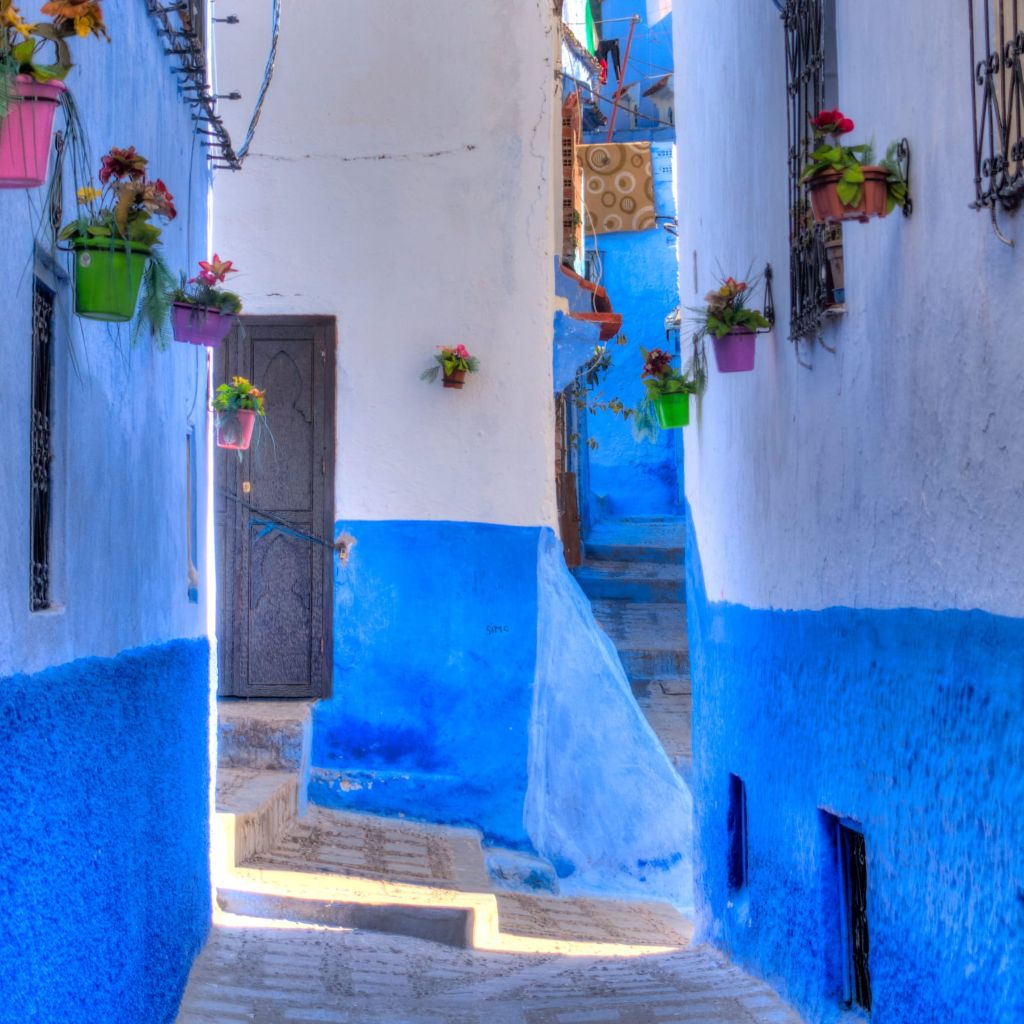Ruelle bleu et blanc dans la ville bleu Chefchaouen nord du Maroc