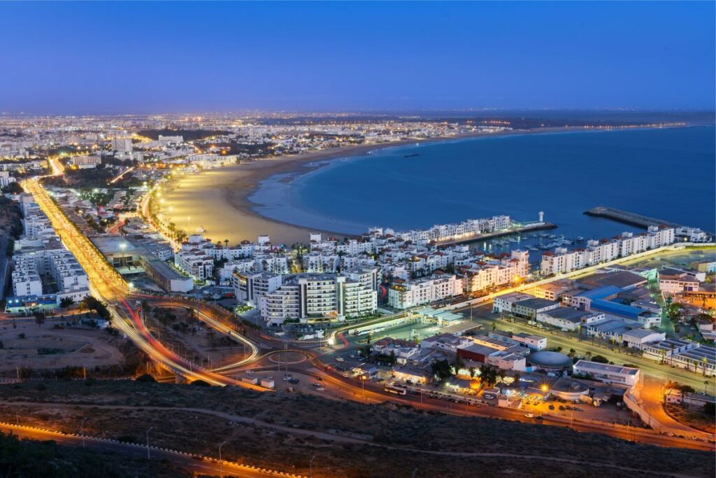 Vue panoramique depuis Agadir Oufella sur la marina et la plage de la nouvelle Agadir;